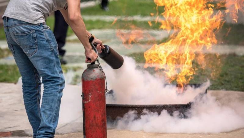 Formation de Formateur incendie manipulation des extincteurs et évacuation à Hyères dans le Var 83 proche de Toulon